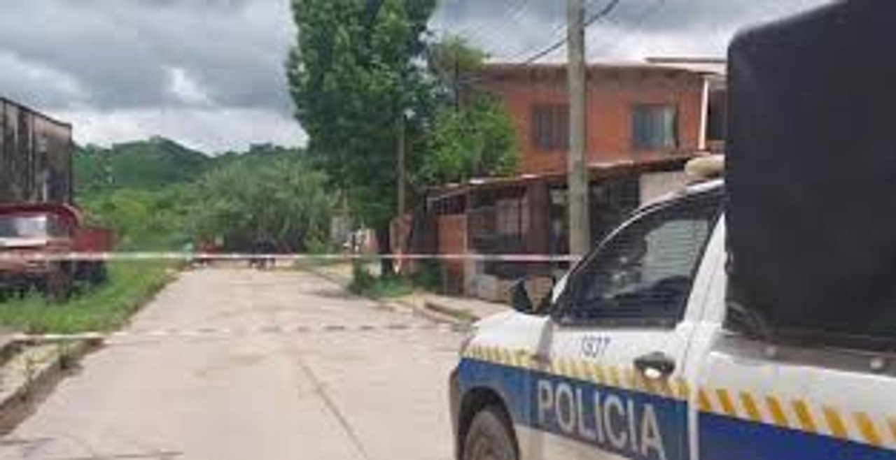 Macabro hallazgo: encontraron el ataúd de un bebé cerca de una escuela en Salta
