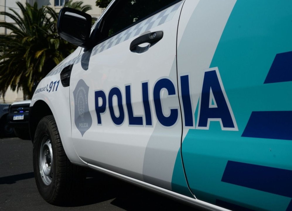 Atacó a golpes y cintazos a su hijo y a su esposa, y un vecino salió a defenderlos a los tiros