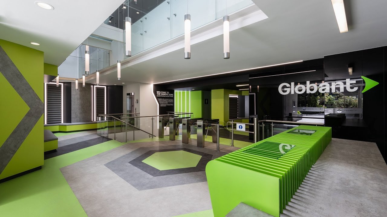 Globant enfrenta recortes, despidos y cierres de oficinas en Argentina y en el exterior