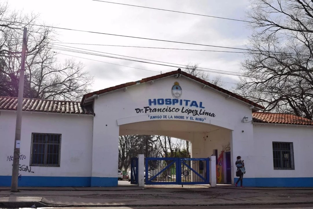 Bebé de 14 meses gravemente herido tras ataque de pitbull en Río Negro