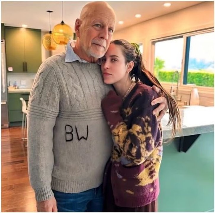 Emotivo homenaje de Rumer Willis a su padre en medio de su lucha contra la demencia