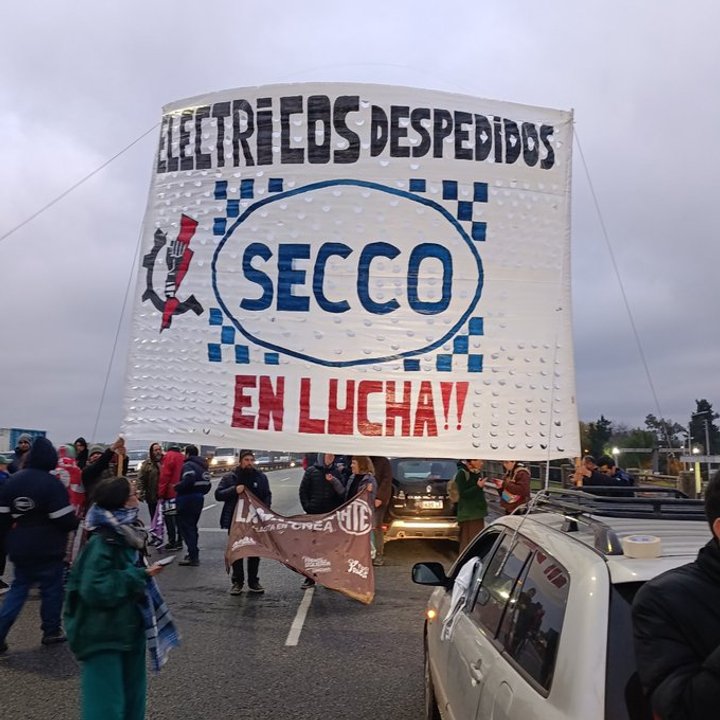 Protestas por despidos en subsidiarias de Edesur y Edenor en el sector de emergencias