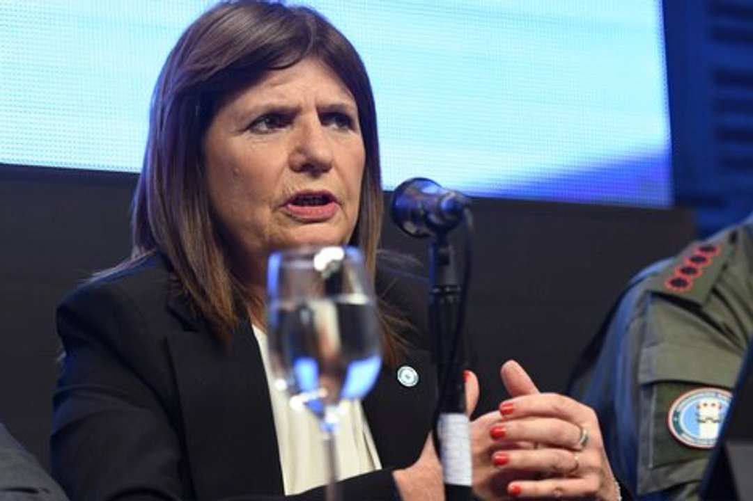 ¿Peligra la libertad de expresión? Bullrich autoriza ciberpatrullaje y requisas sin orden judicial