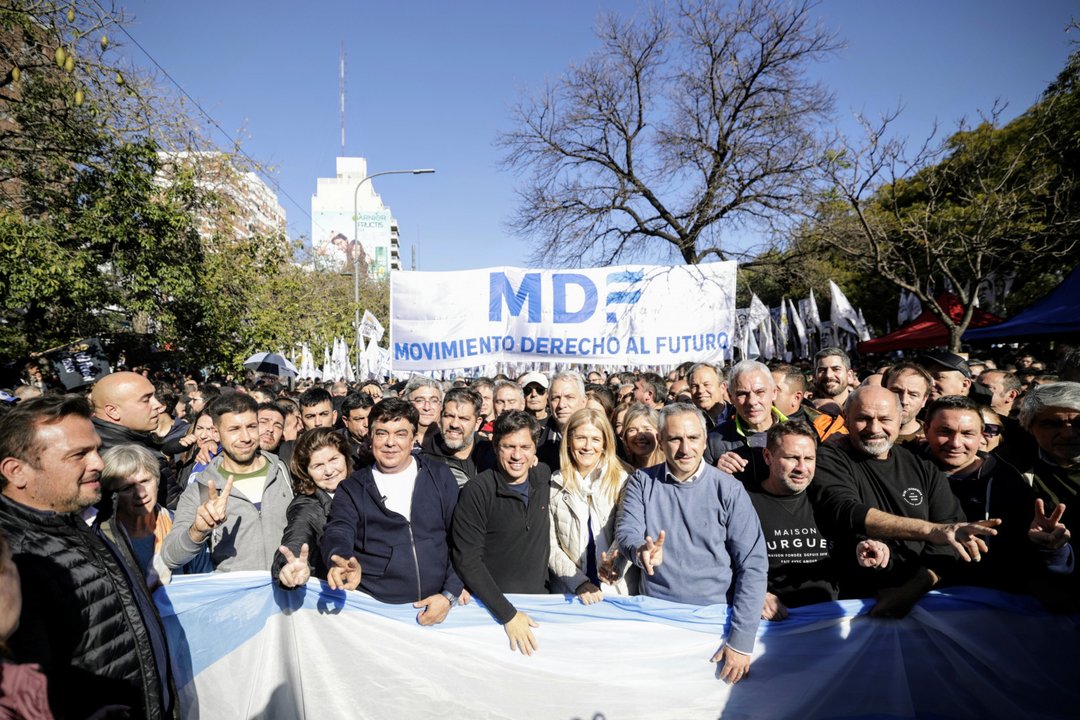 Axel Kicillof denuncia persecución política contra Cristina en multitudinaria protesta