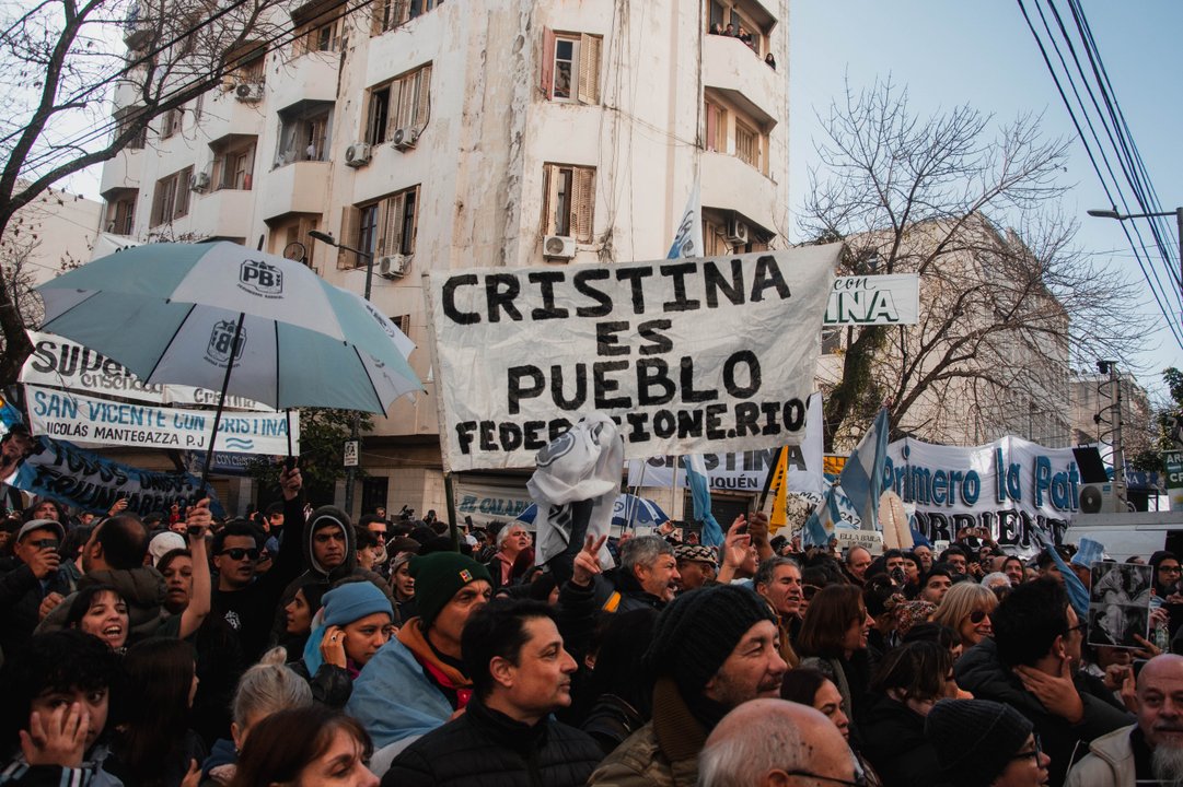 Simpatizantes de Cristina Kirchner inundan las calles de Buenos Aires