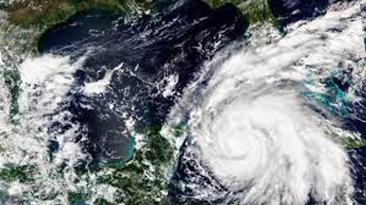 Huracán Erick, categoría 4, se acerca a Guerrero y Oaxaca: alerta roja y lluvias torrenciales