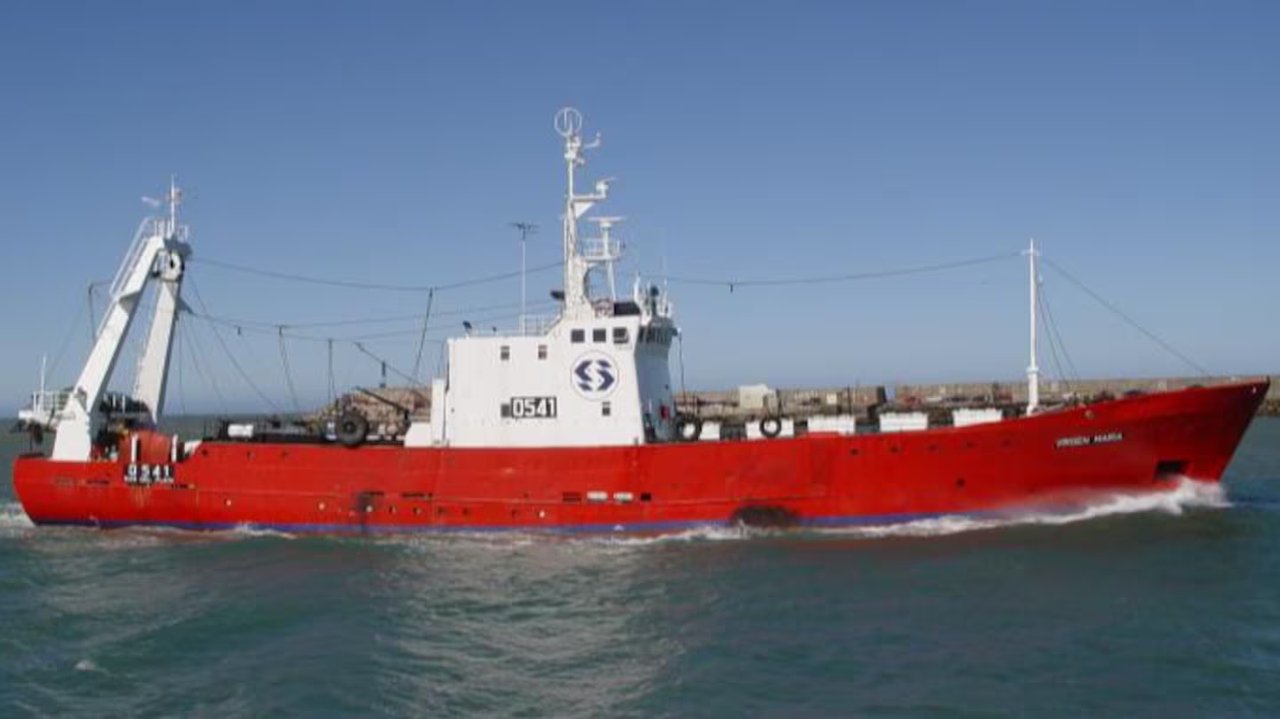 A puñaladas en Altamar: detuvieron a un tripulante de un barco pesquero por acuchillar a un compañero en plena navegación