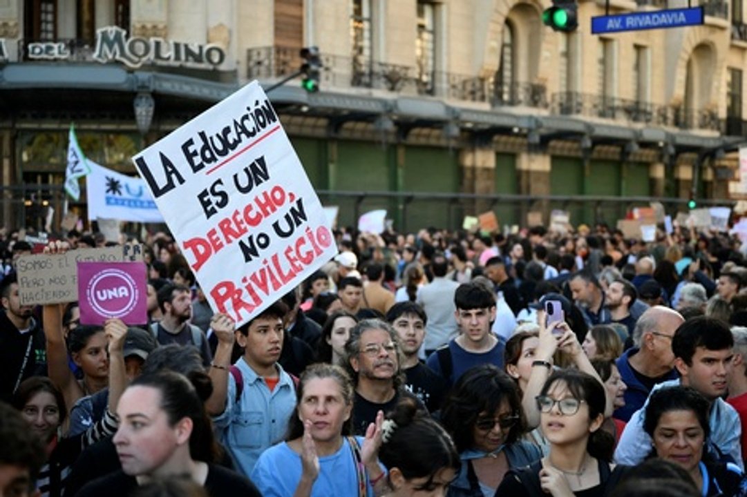 Paro docente universitario: reclamo por urgente actualización salarial y defensa de la universidad pública