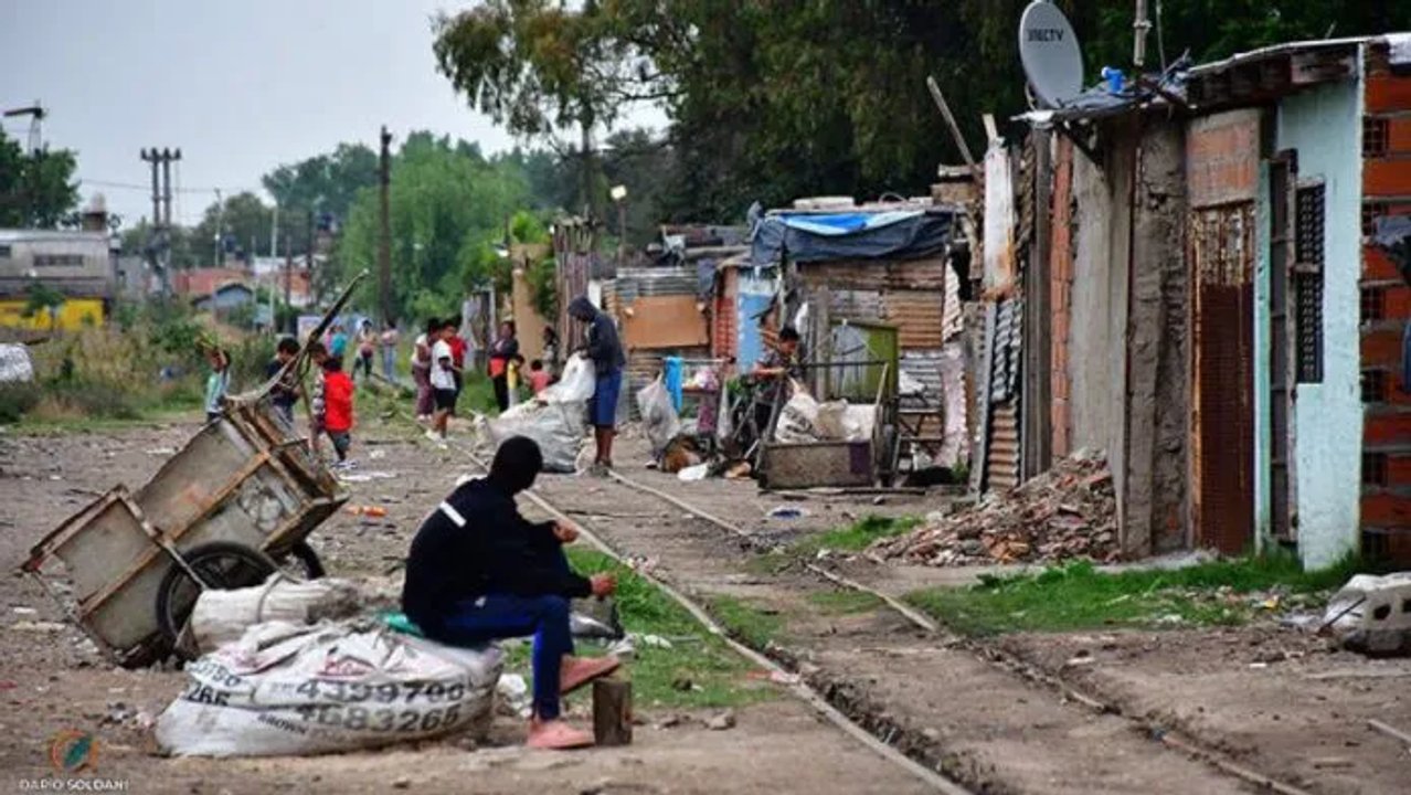 El Gobierno anunció que la pobreza cayó al 31,7% en el primer trimestre del año