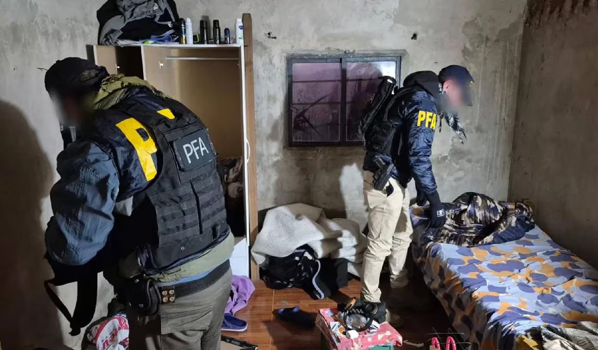 Allanaron la casa de un adolescente en La Plata por tener presuntos vínculos con el Estado Islámico