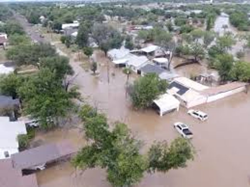 Devastadoras inundaciones en Texas dejan 59 personas muertas y casi una treintena de desaparecidos