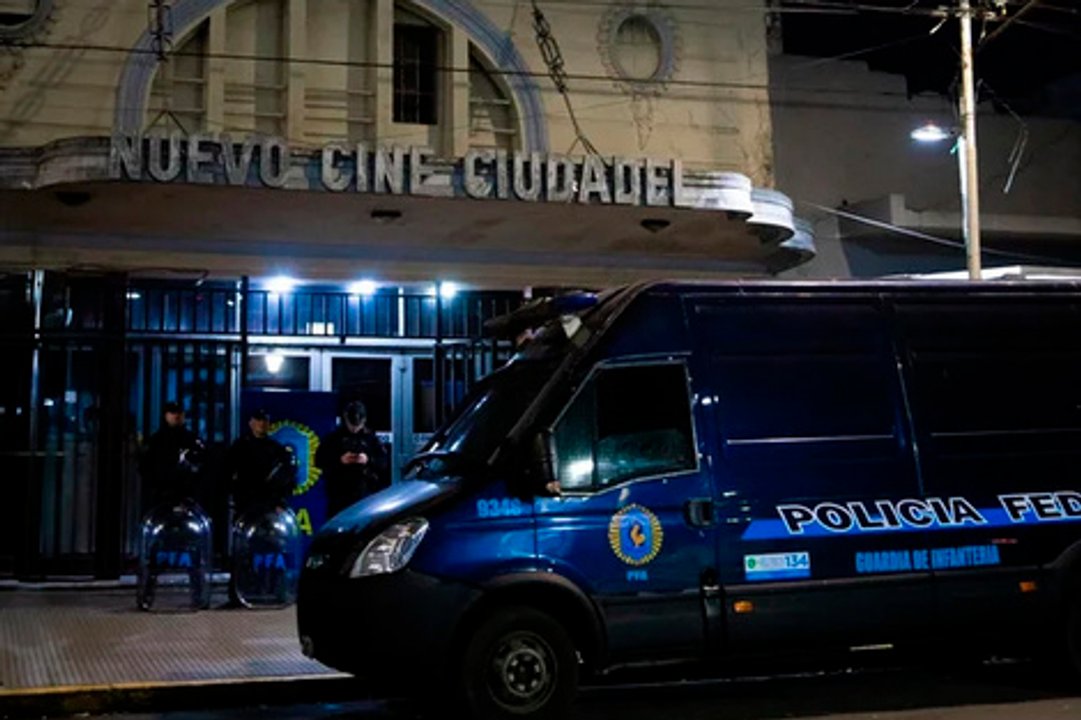 Ciudadela: desmantelaron un cine porno y detuvieron a sus dueños por explotación sexual ilegal