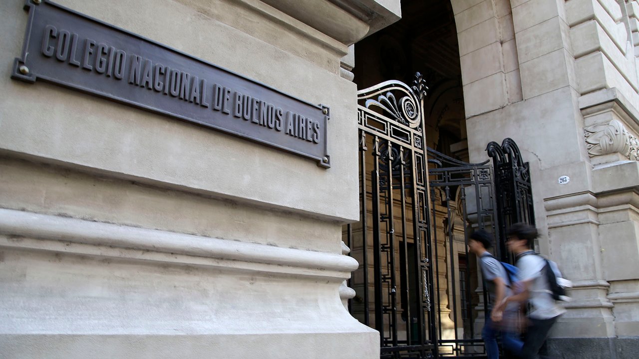 Docentes del Colegio Nacional Buenos Aires inician paro de una semana: denuncian pérdida del 40% del poder adquisitivo