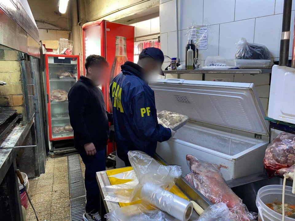 Clausuraron en La Paternal un bodegón que vendía carne de ciervo, carpincho y yacaré