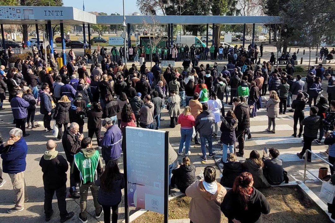 Ruidazo y bloqueo en General Paz: Empleados del INTI se movilizan contra su cierre y despidos