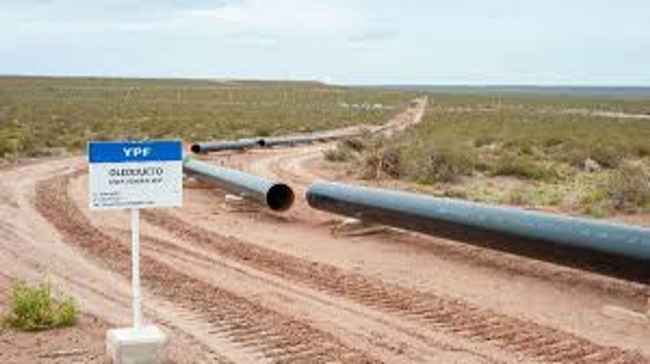 Bancos internacionales prestarán USD 2 mil millones a petroleras para financiar la construcción del oleoducto Vaca Muerta Sur en Argentina