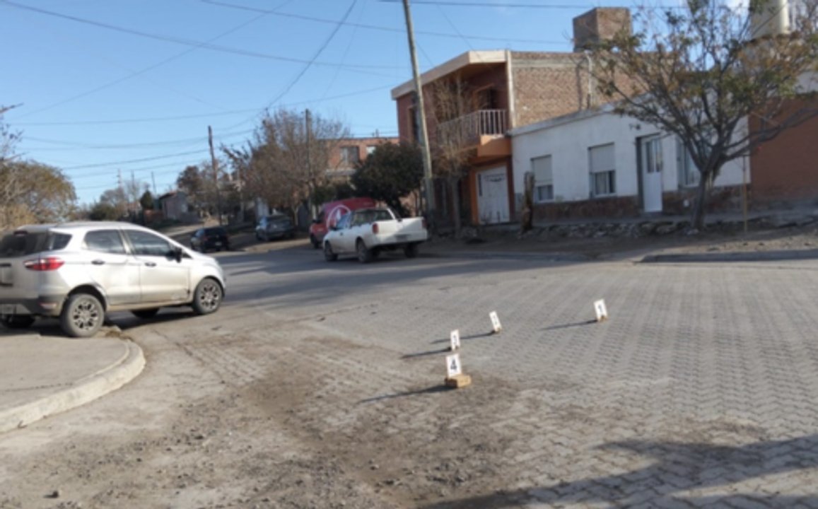 Chubut: chocó con su moto, huyó, y dejó a su novia fracturada abandonada