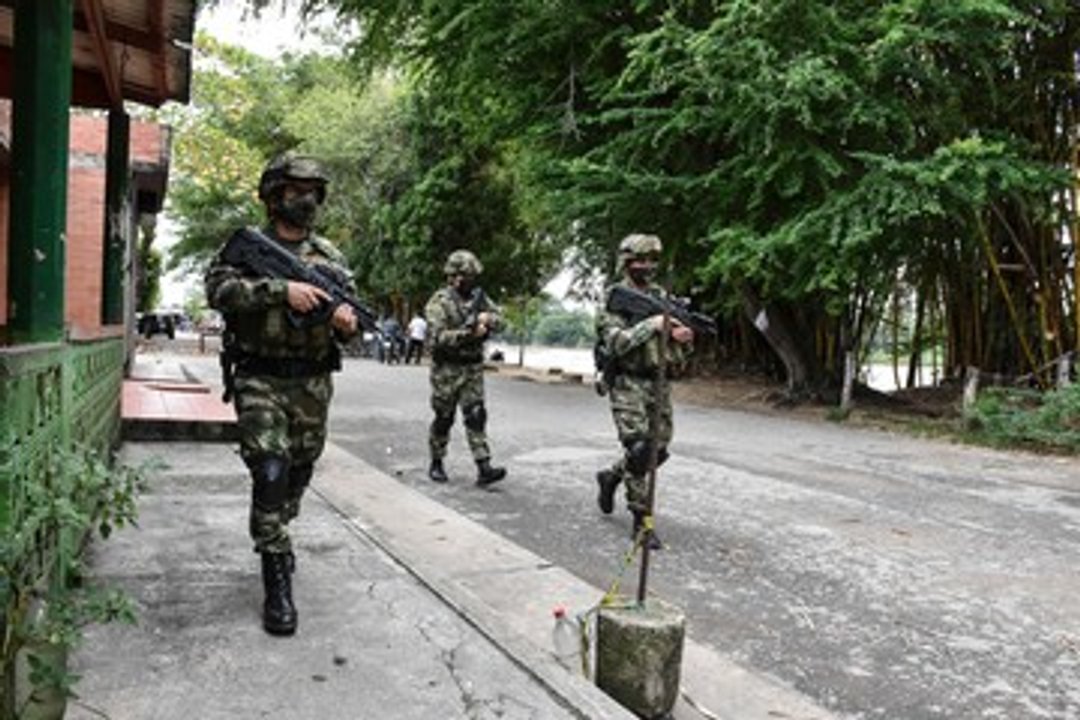 Colombia: combates con facciones disidentes de la guerrilla dejan un saldo de cuatro muertos