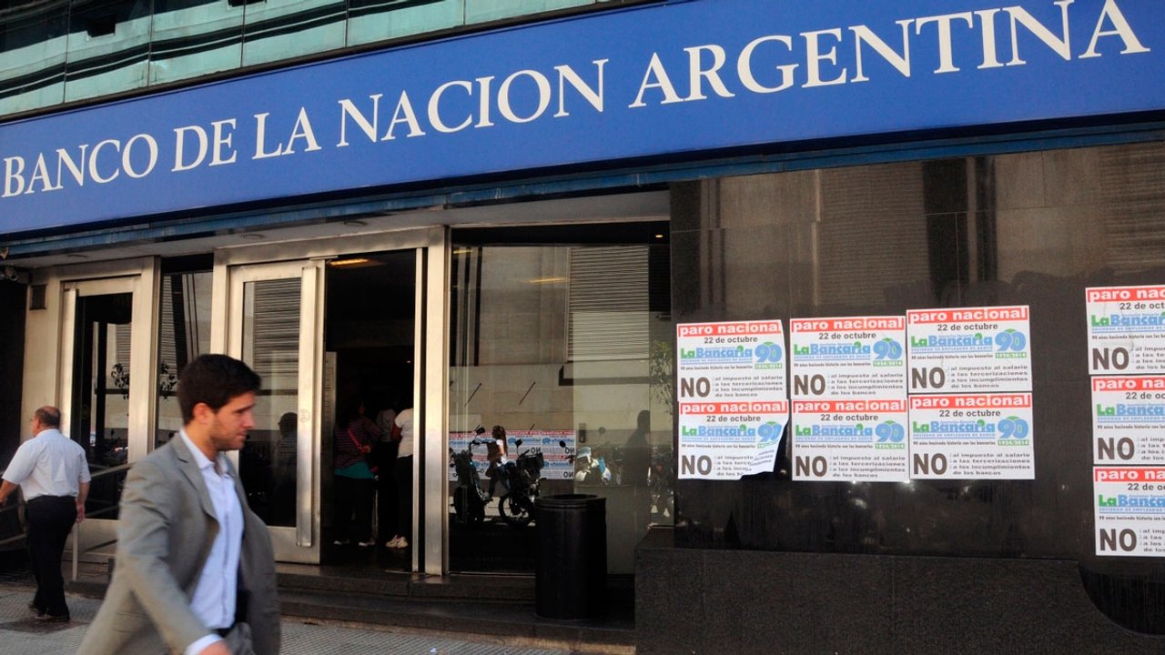 Los bancarios llevan el sueldo mínimo a un millón novecientos mil pesos y se pagará de forma retroactiva desde el 1 de julio