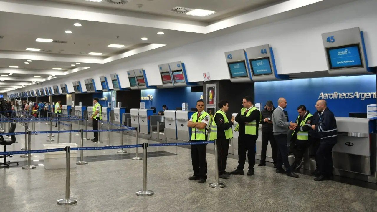 Conciliación obligatoria evita paro de pilotos en las vacaciones de invierno