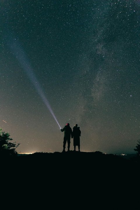La amistad en el universo: un reflejo cósmico de nuestros vínculos