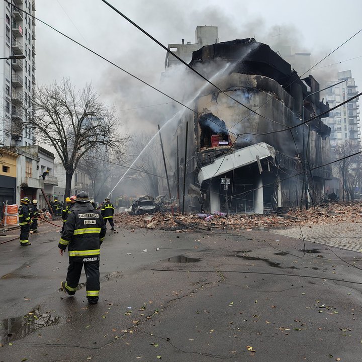 La Plata: Tras el incendio en un depósito clausurado, analizan la demolición controlada
