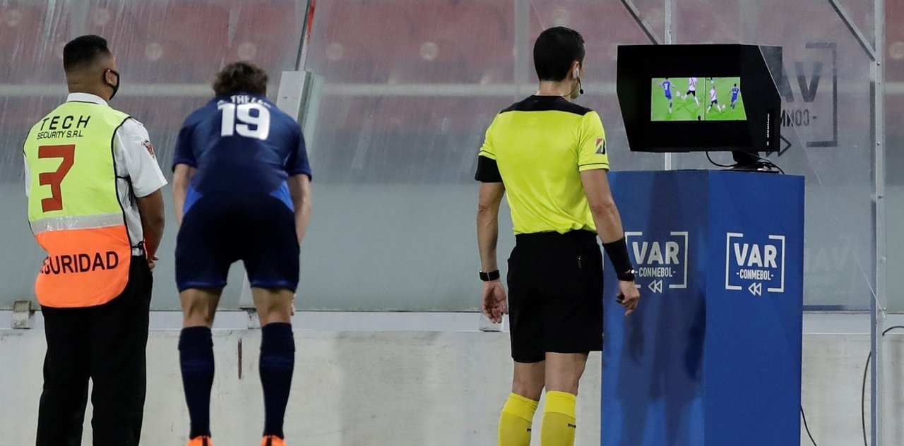Conmebol reubica el VAR para mejorar la equidad en el arbitraje