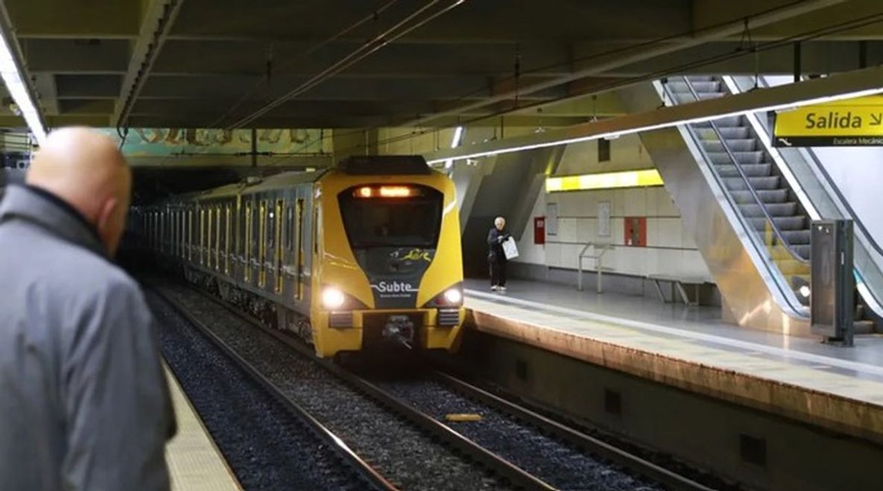 Jubilados y Pensionados viajarán gratis en el subte sin límites horarios