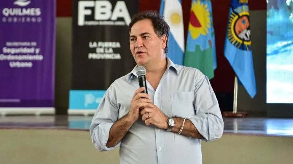 Escándalo en la Policía Bonaerense: ministro de Seguridad provincial asegura que los efectivos despedidos eran "una célula de LLA"