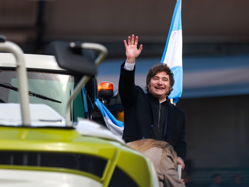 Milei calificó como "genocidio" la ley de aumento jubilatorio y apuntó contra Villarruel: "Traidora bruta"