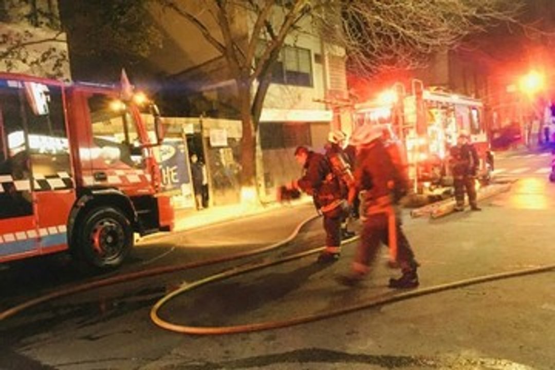 Incendio en San Nicolás: 25 evacuados tras el siniestro en un edificio