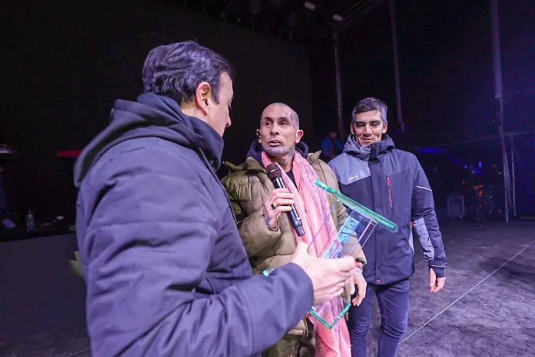 Tensión en el escenario: Emanuel Noir y su dardo al intendente de Río Gallegos