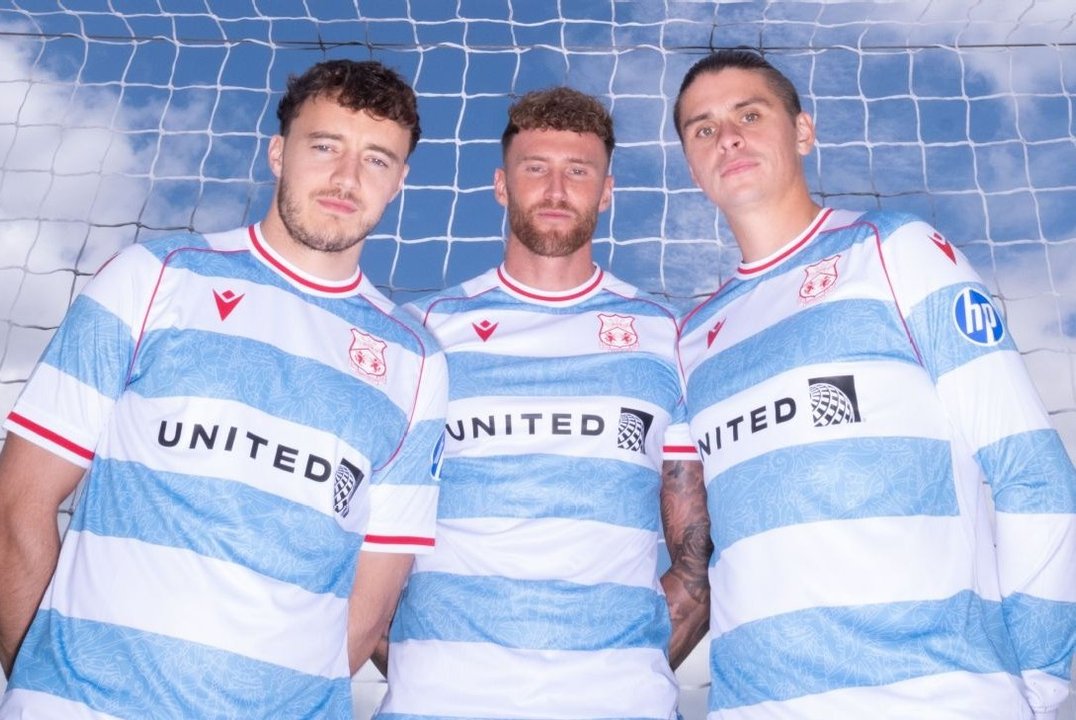 Wrexham lanzó un nuevo uniforme en honor a la colectividad galesa en Argentina