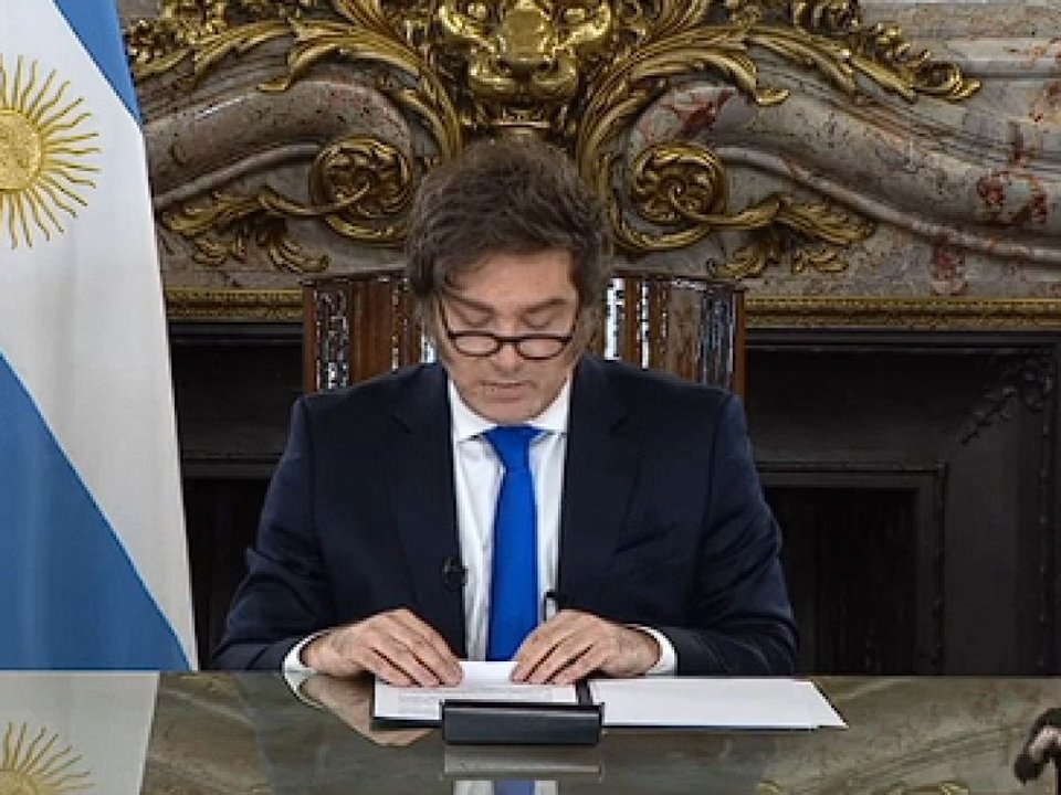 Milei avanza con un decreto contra la emisión y un proyecto de ley para sancionar el déficit fiscal