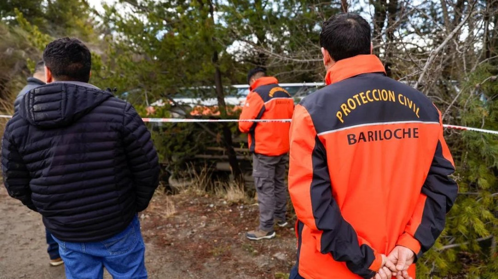 Bariloche: Micro turístico se sale de la ruta y vuelca cerca del Cerro Catedral