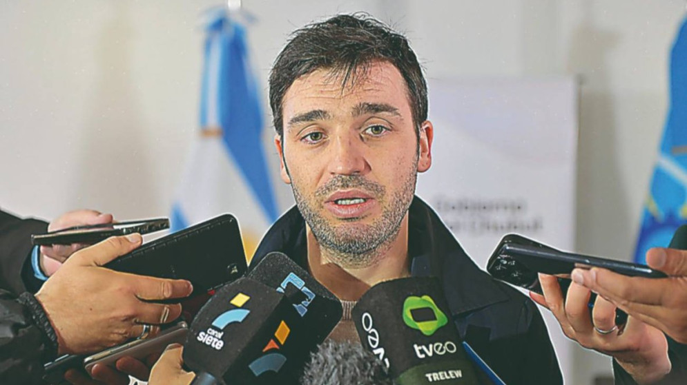 Un nuevo escándalo envuelve al gobernador Ignacio Torres: lo acusan de gastar 4 mil millones de pesos en publicidad digital