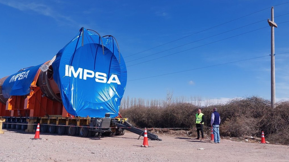 Crónica de un traslado épico: El reactor de IMPSA supera un obstáculo tras una semana varado
