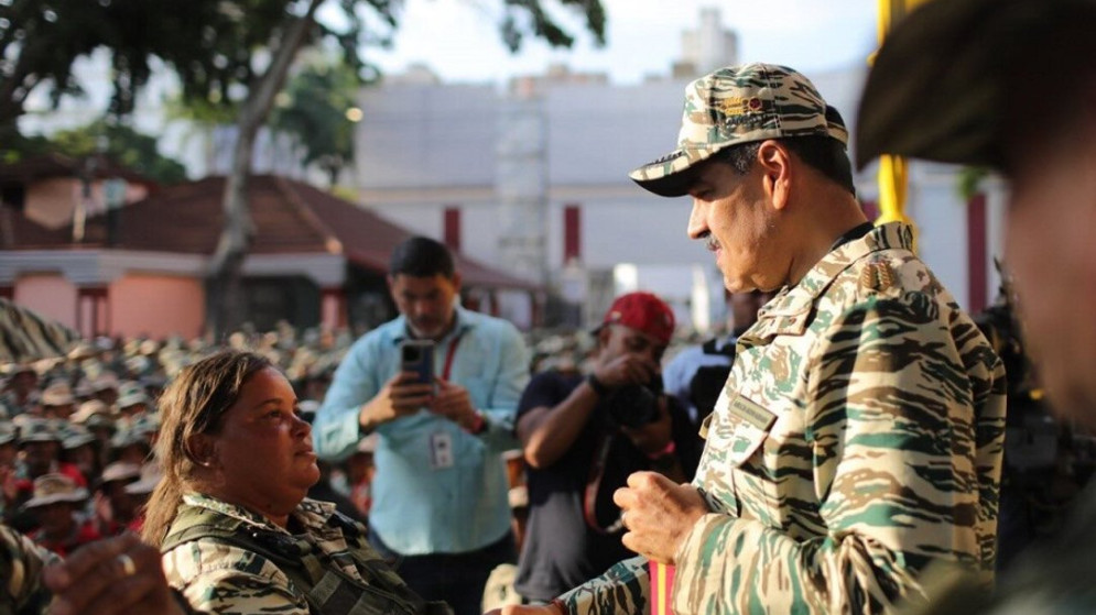 Tras el envío de buques de guerra por parte de Donald Trump, Maduro redobla los esfuerzos para reclutar milicianos