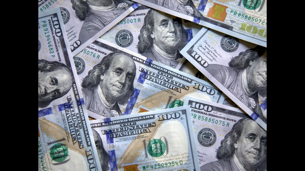 Fuerte suba del dólar mayorista: cerró en $1.372 y presiona al mercado financiero