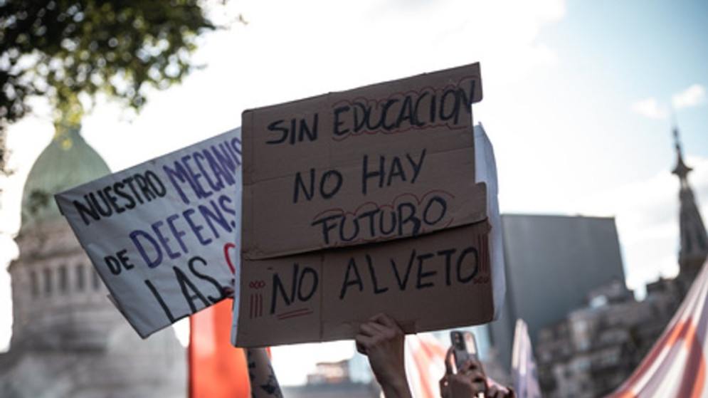 Tras el veto de Milei a la Ley de Financiamiento, docentes universitarios realizan paro en todo el país