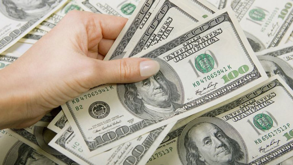 Contra las bandas: el dólar sube y cotiza a $1475, al límite del esquema cambiario implementado por el Gobierno
