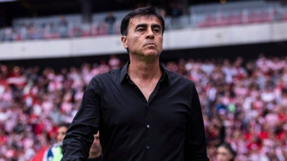 Tras la salida de Vaccari, Gustavo Quinteros asumirá como nuevo DT del Rojo