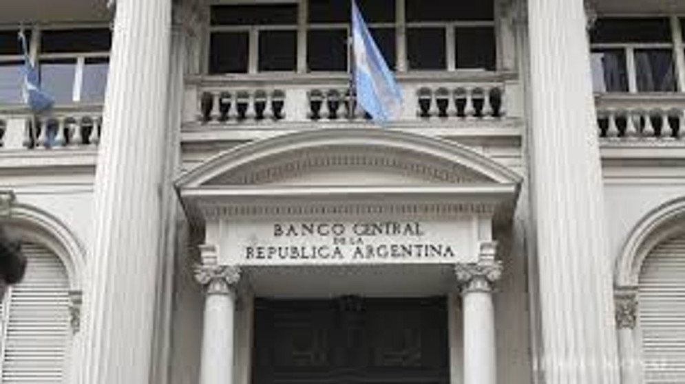 El Banco Central vendió US$ 379 millones en un día para frenar la suba del dólar