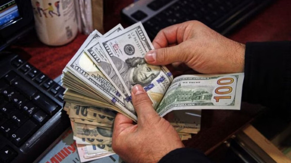Vuela vuela: el dólar pasó los $1500 y rompió la banda cambiaria