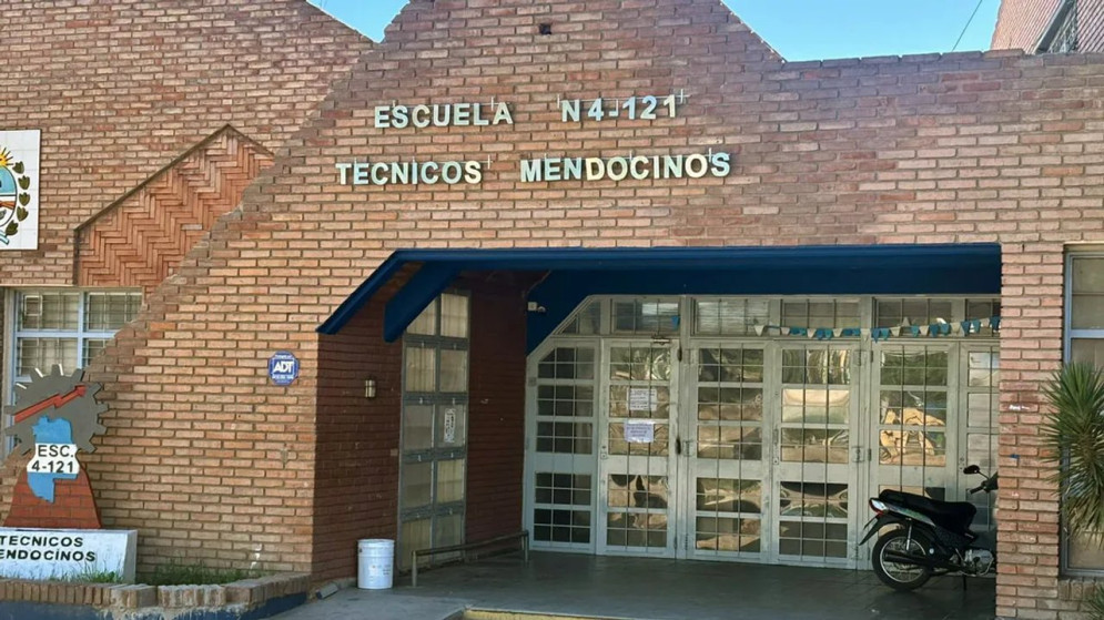 Alarma en Mendoza: otra alumna llevó un arma de fuego a la escuela y amenazó a sus compañeros 