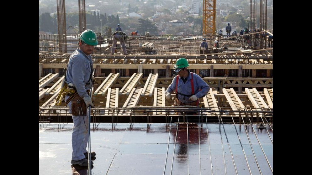 Déficit empleo: se perdieron 220 mil puestos registrados en la era Milei y cerraron 15 mil empresas