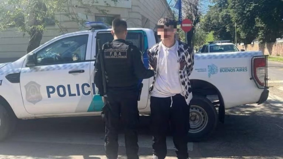 Detuvieron a un adolescente por robar flores para su novia en La Plata