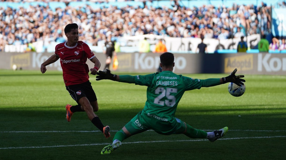 Racing e Independiente empataron sin goles en un clásico con polémica