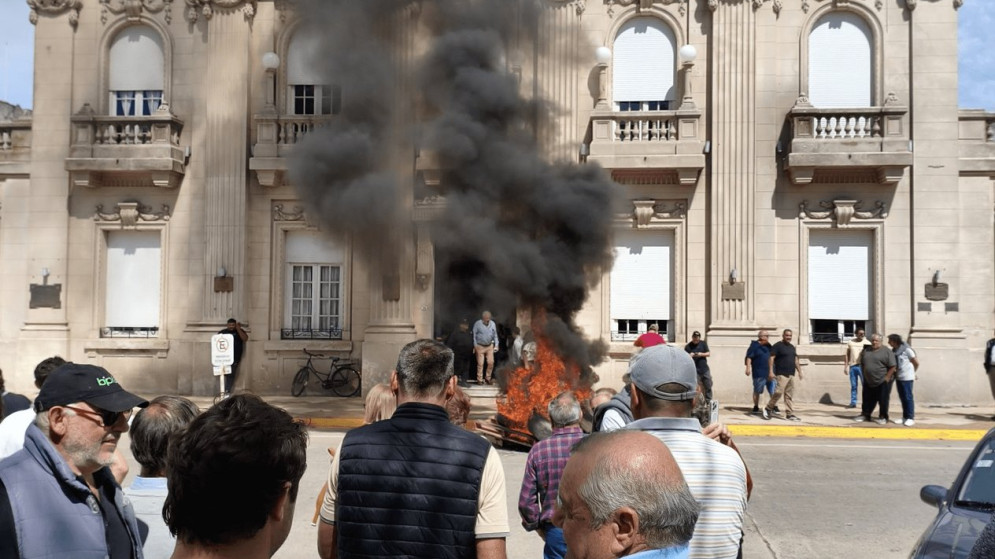 Productores agropecuarios de Nueve de Julio estallaron contra el municipio por los campos inundados