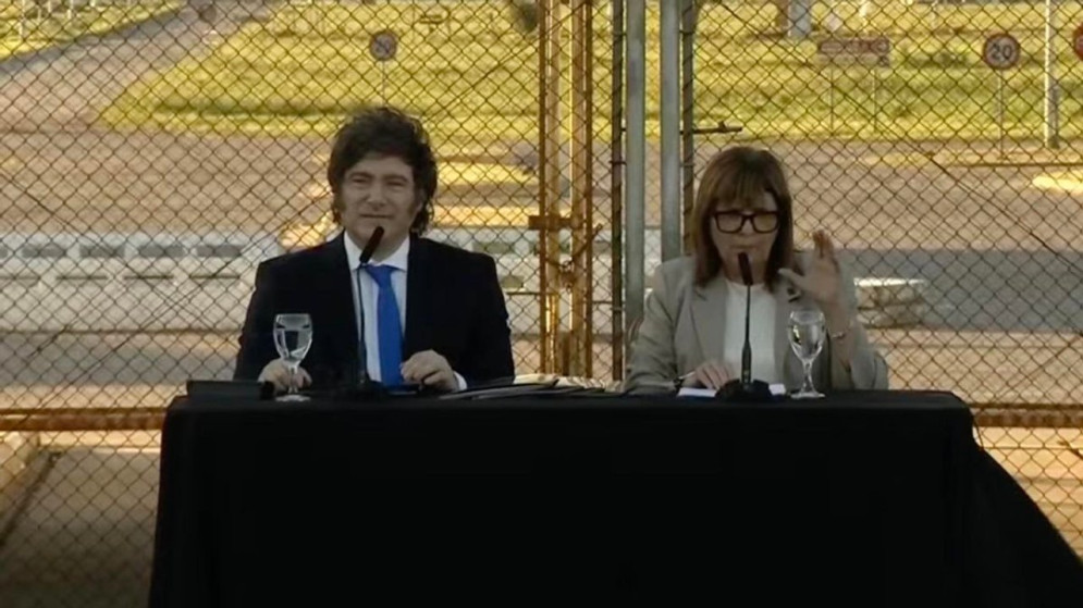 Milei presentó en Ezeiza el nuevo Código Penal con penas más duras y un mensaje de “tolerancia cero”